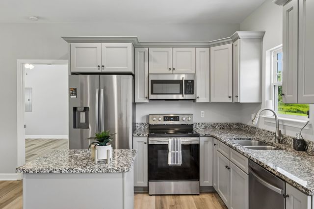 677 Steele Rd, Charlotte, TN 37036