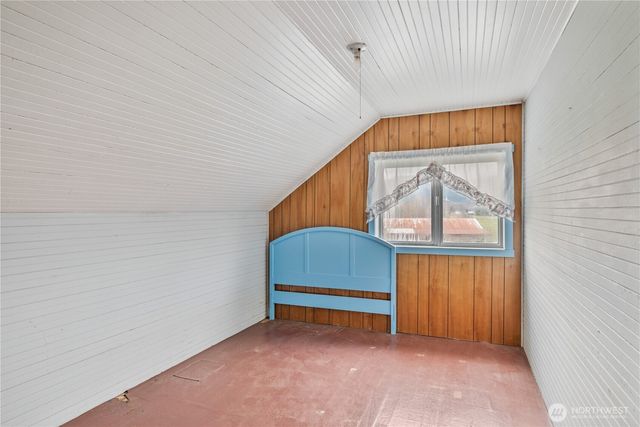 77 S Welcome Slough, Cathlamet, WA 98612