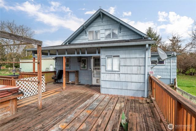 77 S Welcome Slough, Cathlamet, WA 98612