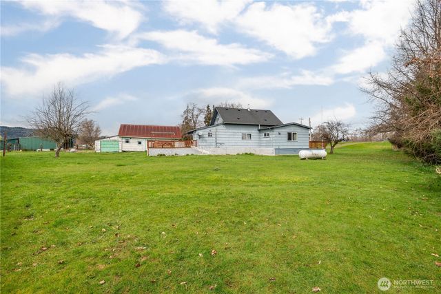 77 S Welcome Slough, Cathlamet, WA 98612