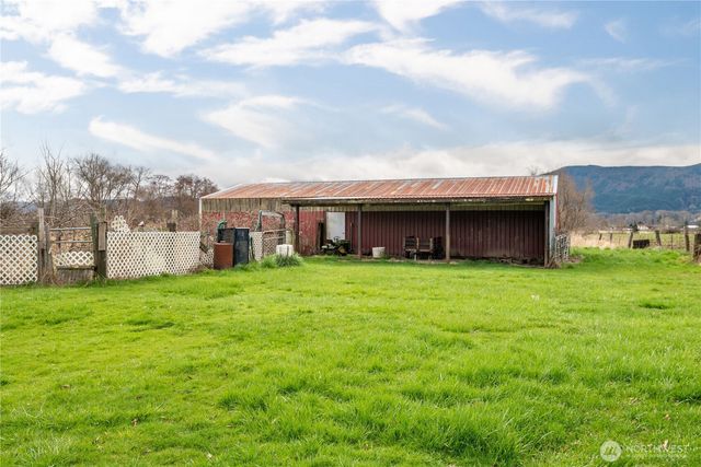 77 S Welcome Slough, Cathlamet, WA 98612