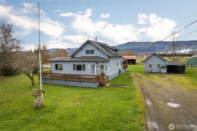 77 S Welcome Slough, Cathlamet, WA 98612