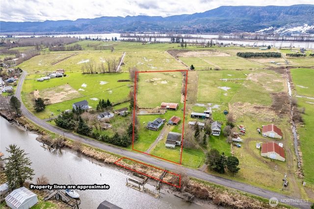 77 S Welcome Slough, Cathlamet, WA 98612