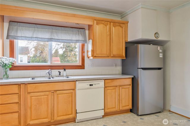 77 S Welcome Slough, Cathlamet, WA 98612