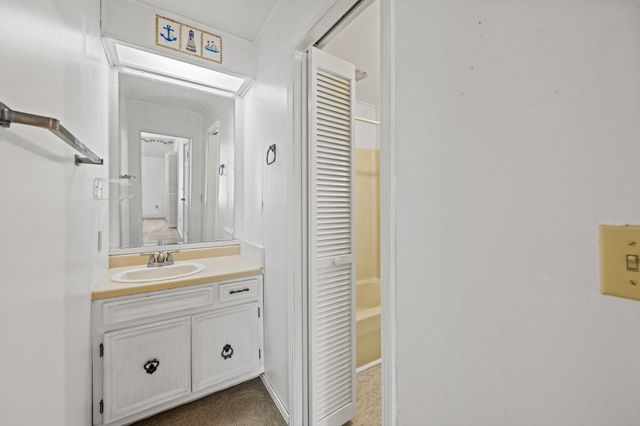 8932 Mount Carmel Rd, Decaturville, TN 38329