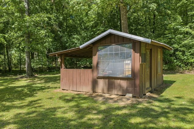 8932 Mount Carmel Rd, Decaturville, TN 38329