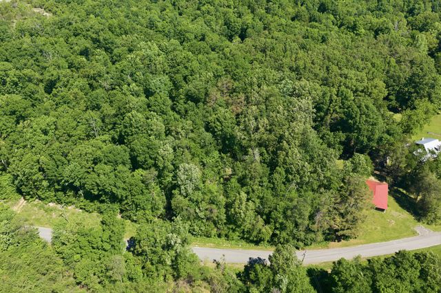 8932 Mount Carmel Rd, Decaturville, TN 38329