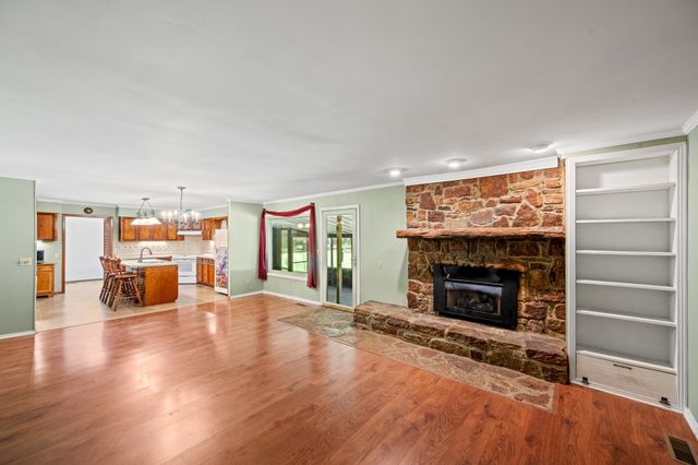 8932 Mount Carmel Rd, Decaturville, TN 38329