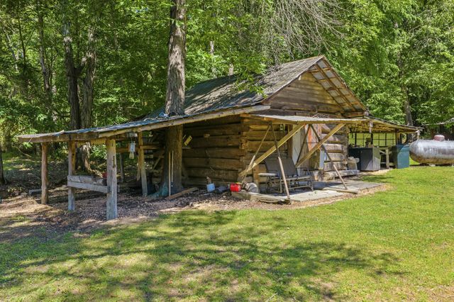 8932 Mount Carmel Rd, Decaturville, TN 38329