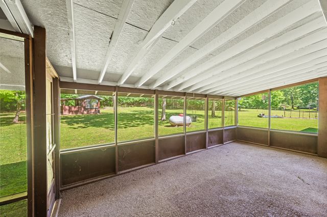 8932 Mount Carmel Rd, Decaturville, TN 38329