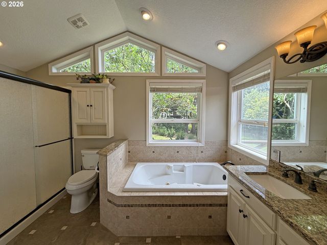 10120 Se WALNUT Dr, Happy Valley, OR 97086