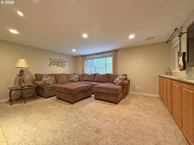 10120 Se WALNUT Dr, Happy Valley, OR 97086
