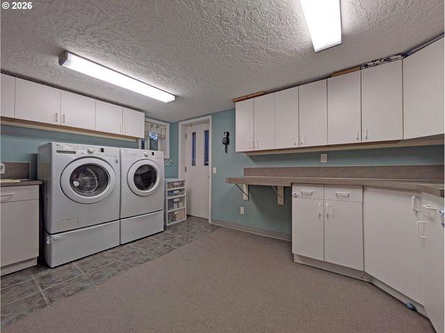 10120 Se WALNUT Dr, Happy Valley, OR 97086