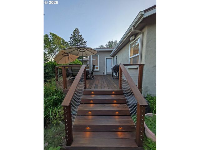 10120 Se WALNUT Dr, Happy Valley, OR 97086