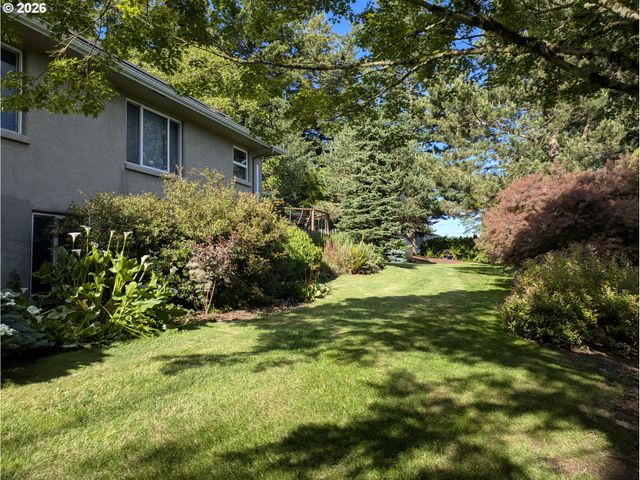 10120 Se WALNUT Dr, Happy Valley, OR 97086