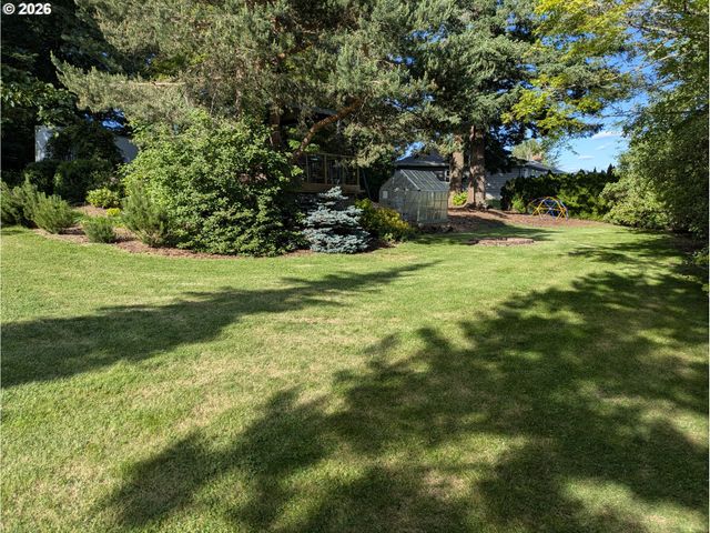 10120 Se WALNUT Dr, Happy Valley, OR 97086