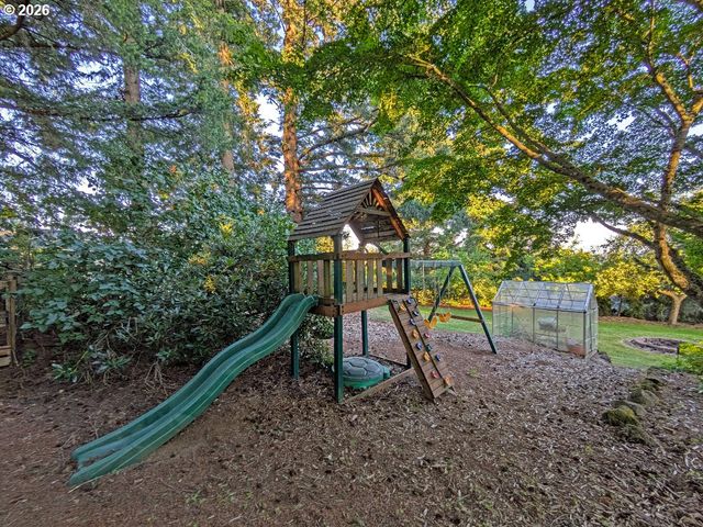 10120 Se WALNUT Dr, Happy Valley, OR 97086