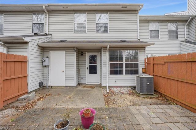 8 Saxony PL, Hampton, VA 23669