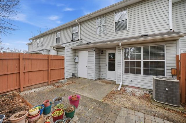 8 Saxony PL, Hampton, VA 23669