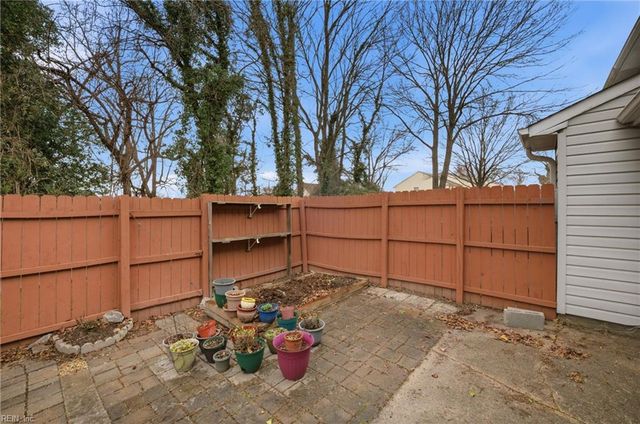 8 Saxony PL, Hampton, VA 23669