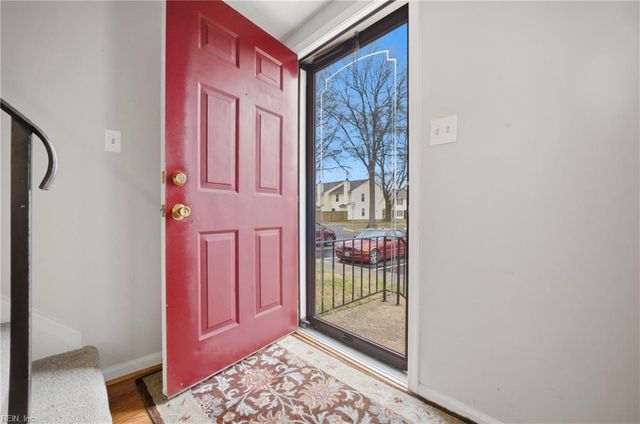 8 Saxony PL, Hampton, VA 23669