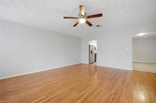 8 Saxony PL, Hampton, VA 23669