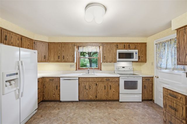 139 E Edgewood Dr, Peters Twp, PA 15317