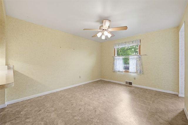 139 E Edgewood Dr, Peters Twp, PA 15317