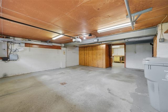139 E Edgewood Dr, Peters Twp, PA 15317