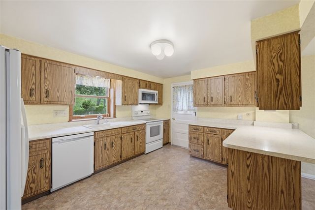139 E Edgewood Dr, Peters Twp, PA 15317