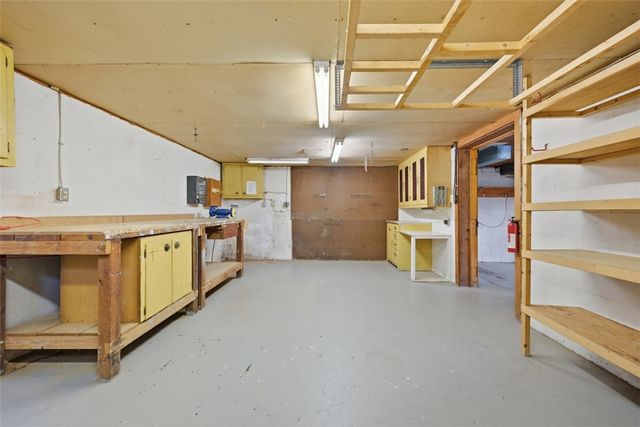 139 E Edgewood Dr, Peters Twp, PA 15317