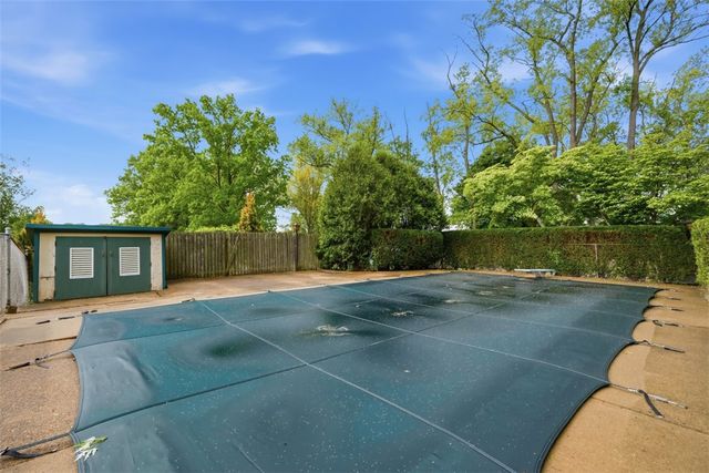 139 E Edgewood Dr, Peters Twp, PA 15317