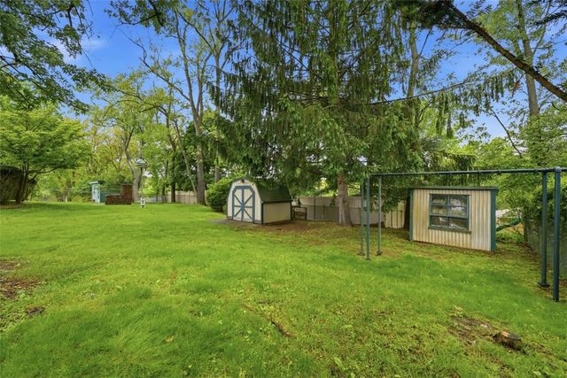 139 E Edgewood Dr, Peters Twp, PA 15317