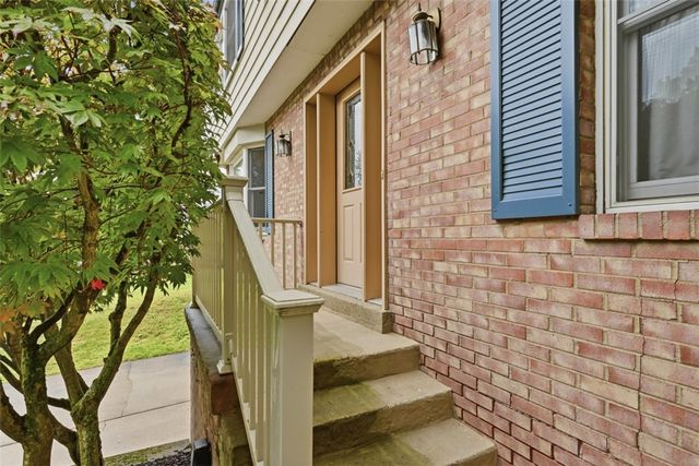 139 E Edgewood Dr, Peters Twp, PA 15317