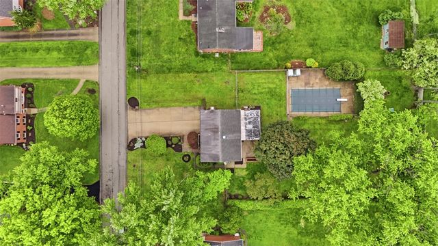 139 E Edgewood Dr, Peters Twp, PA 15317