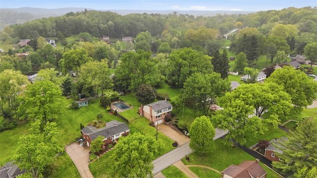 139 E Edgewood Dr, Peters Twp, PA 15317