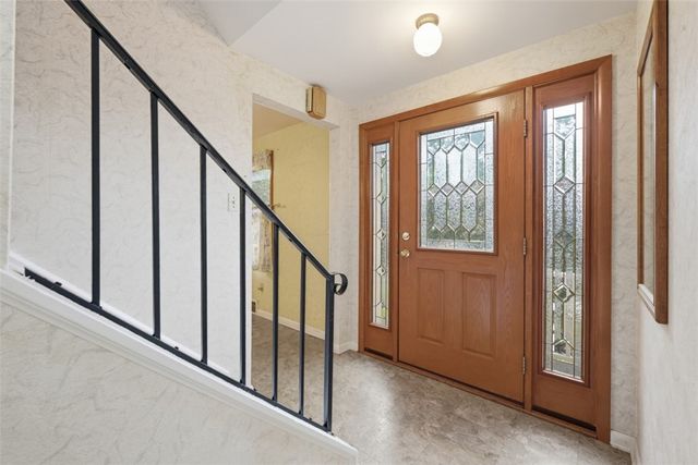 139 E Edgewood Dr, Peters Twp, PA 15317