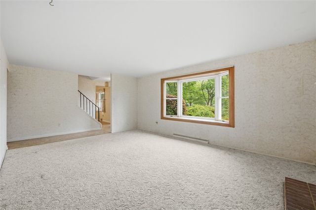 139 E Edgewood Dr, Peters Twp, PA 15317