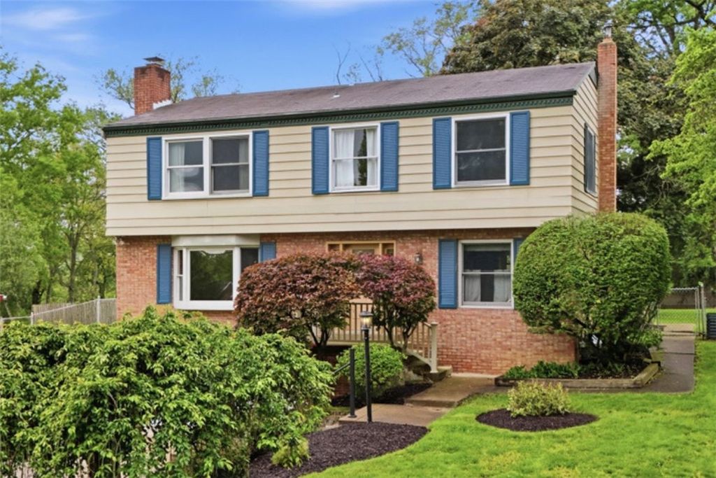 139 E Edgewood Dr, Peters Twp, PA 15317
