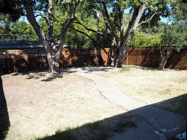 157 Harvard Avenue, Lewisville, TX 75057