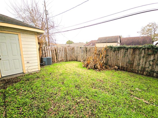 6131 Andwood Street B, Houston, TX 77087