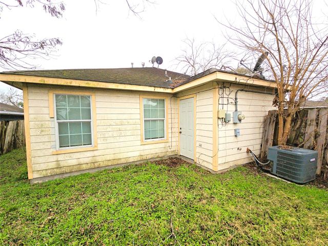 6131 Andwood Street B, Houston, TX 77087