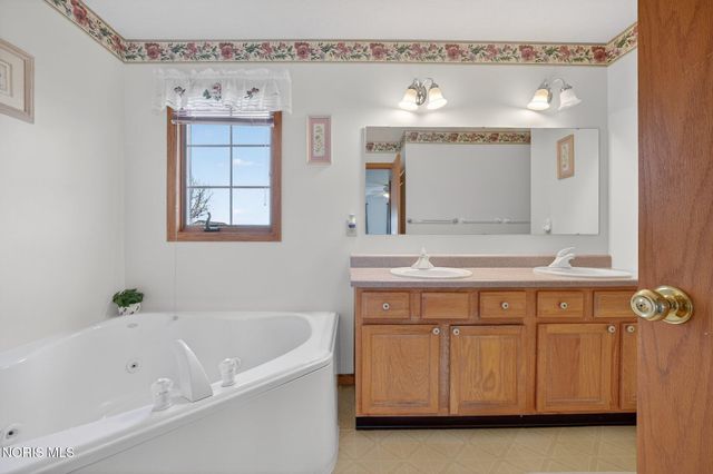 7508 Epaulet Lane, Maumee, OH 43537