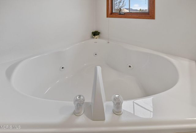 7508 Epaulet Lane, Maumee, OH 43537