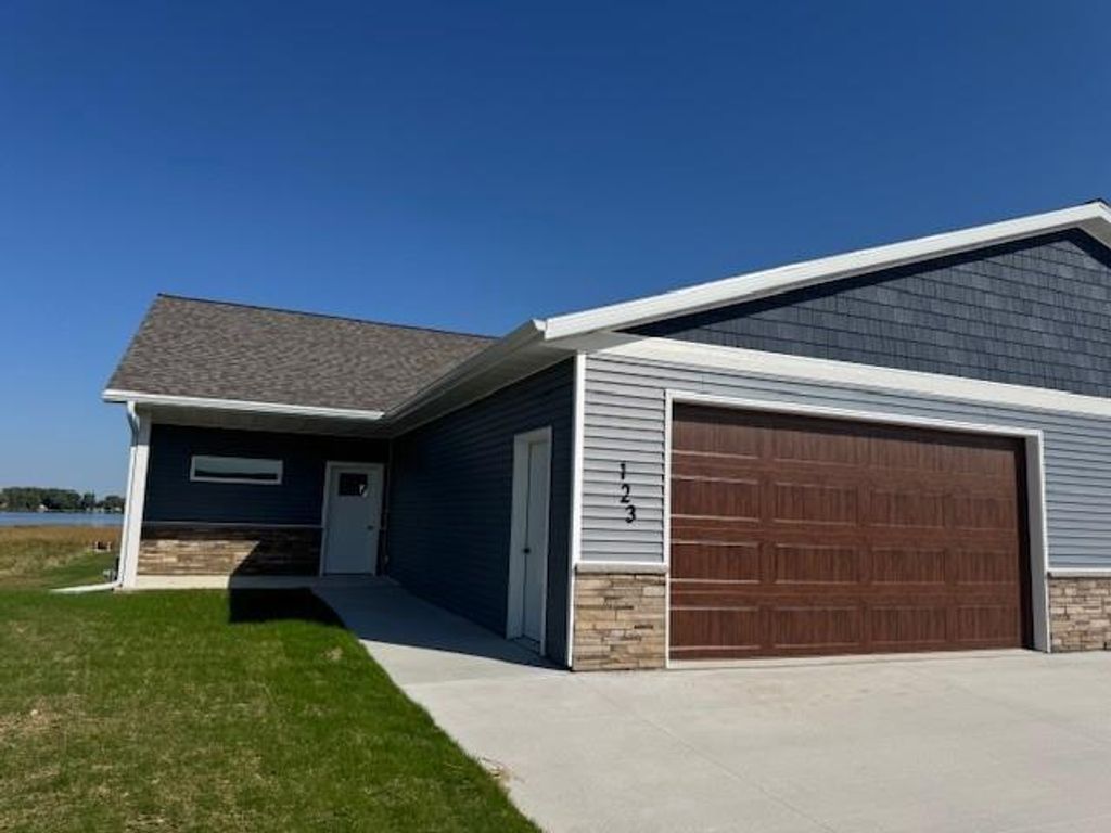 117 Linden Lane, Fox Lake, WI 53933