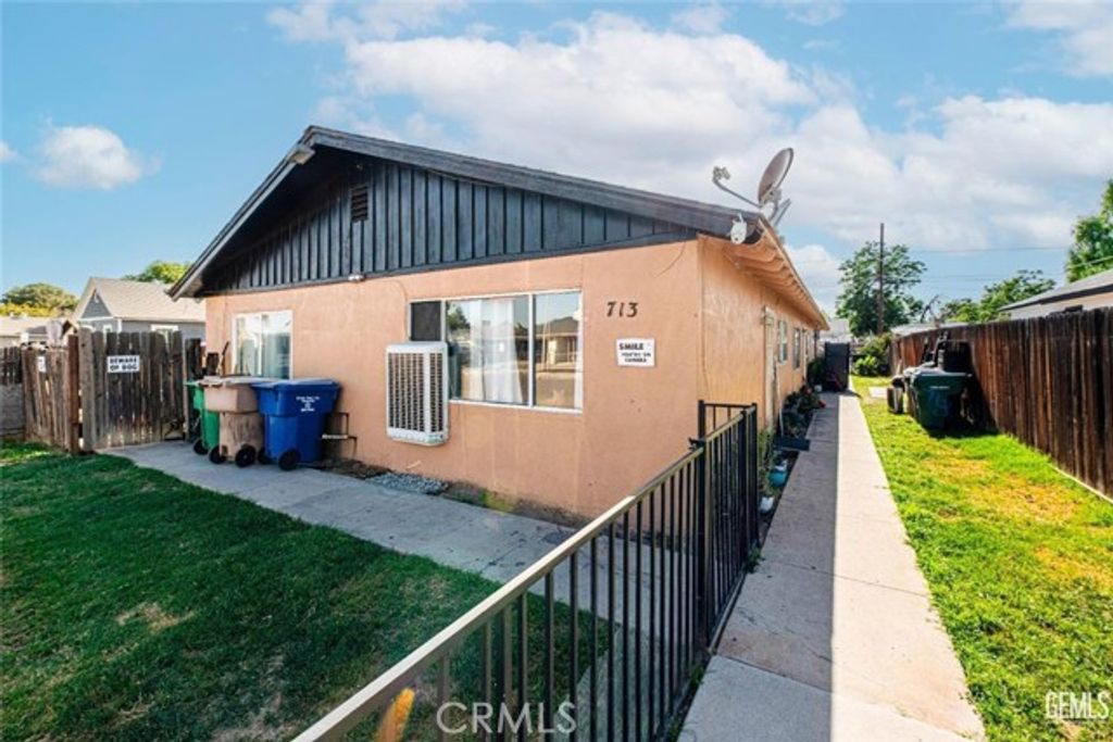 713 Iris Street, Bakersfield, CA 93308