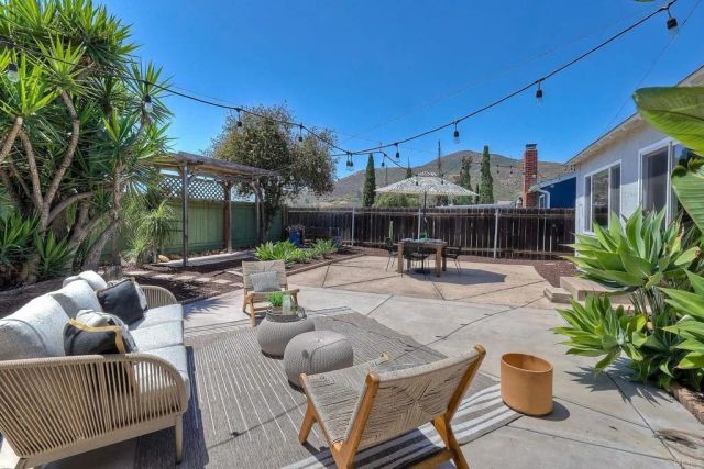 8135 Whelan Dr, San Diego, CA 92119