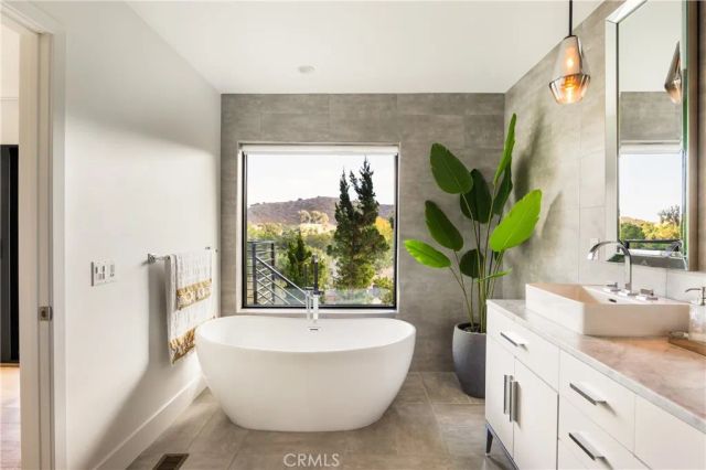 4234 Alhama Drive, Woodland Hills, CA 91364