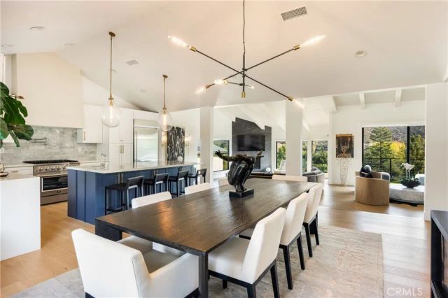 4234 Alhama Drive, Woodland Hills, CA 91364