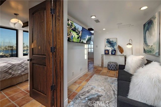 6911 E Ocean, Long Beach, CA 90803